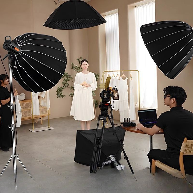 Good Lighting In Photography - Live filling light clothing with goods